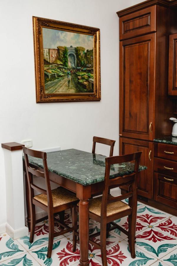 Delfini Trevi House Hotel Roma Exterior foto